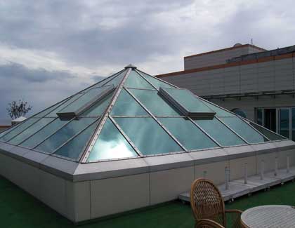 şeffaf cam çatı
